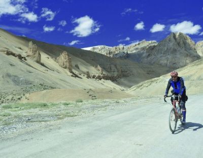 Kenneth Fant Cycling on the  tour with redspokes
